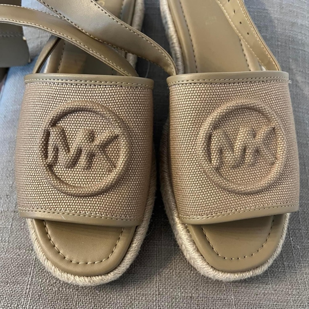 Micheal kors size 7
